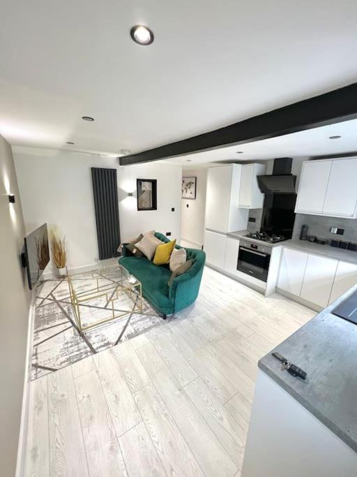 Farsley Cottage *